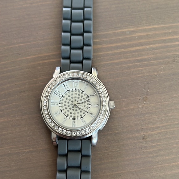 Watch - Picture 2 of 5